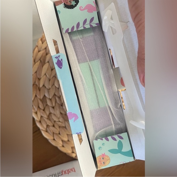 COPY - Bentgo mermaid lunch box new open box - Picture 4 of 11